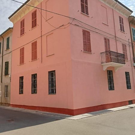Fiore Apartments Fiorenzuola d'Arda Luaran gambar