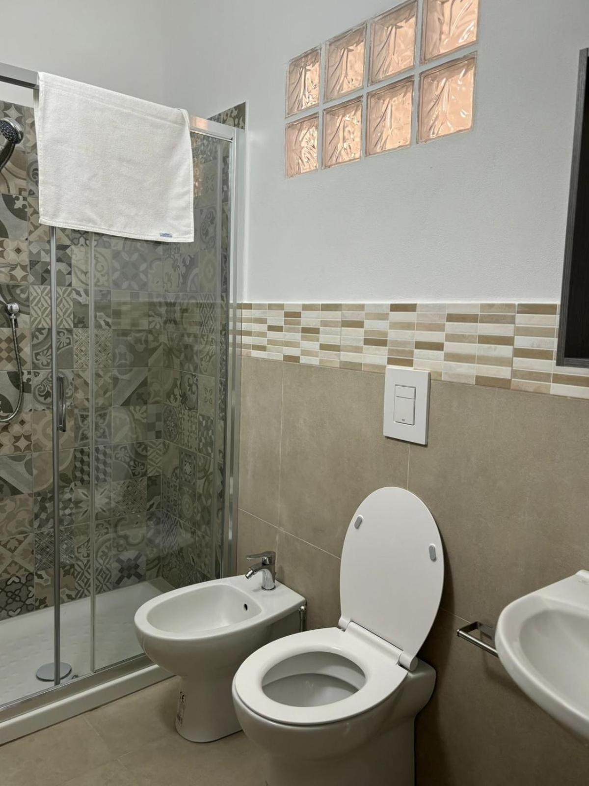 Fiore Apartments Fiorenzuola d'Arda Luaran gambar