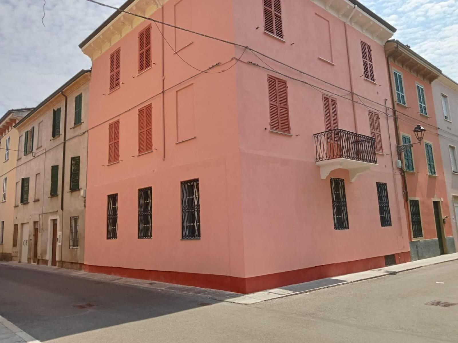 Fiore Apartments Fiorenzuola d'Arda Luaran gambar